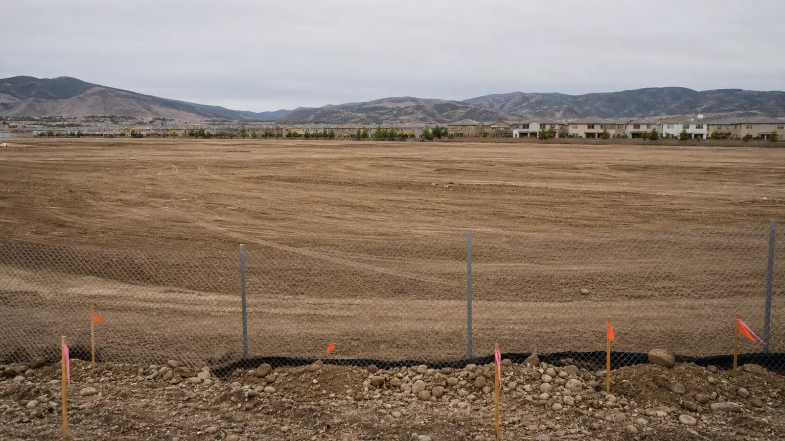 City builds game plan for hockey, entertainment center