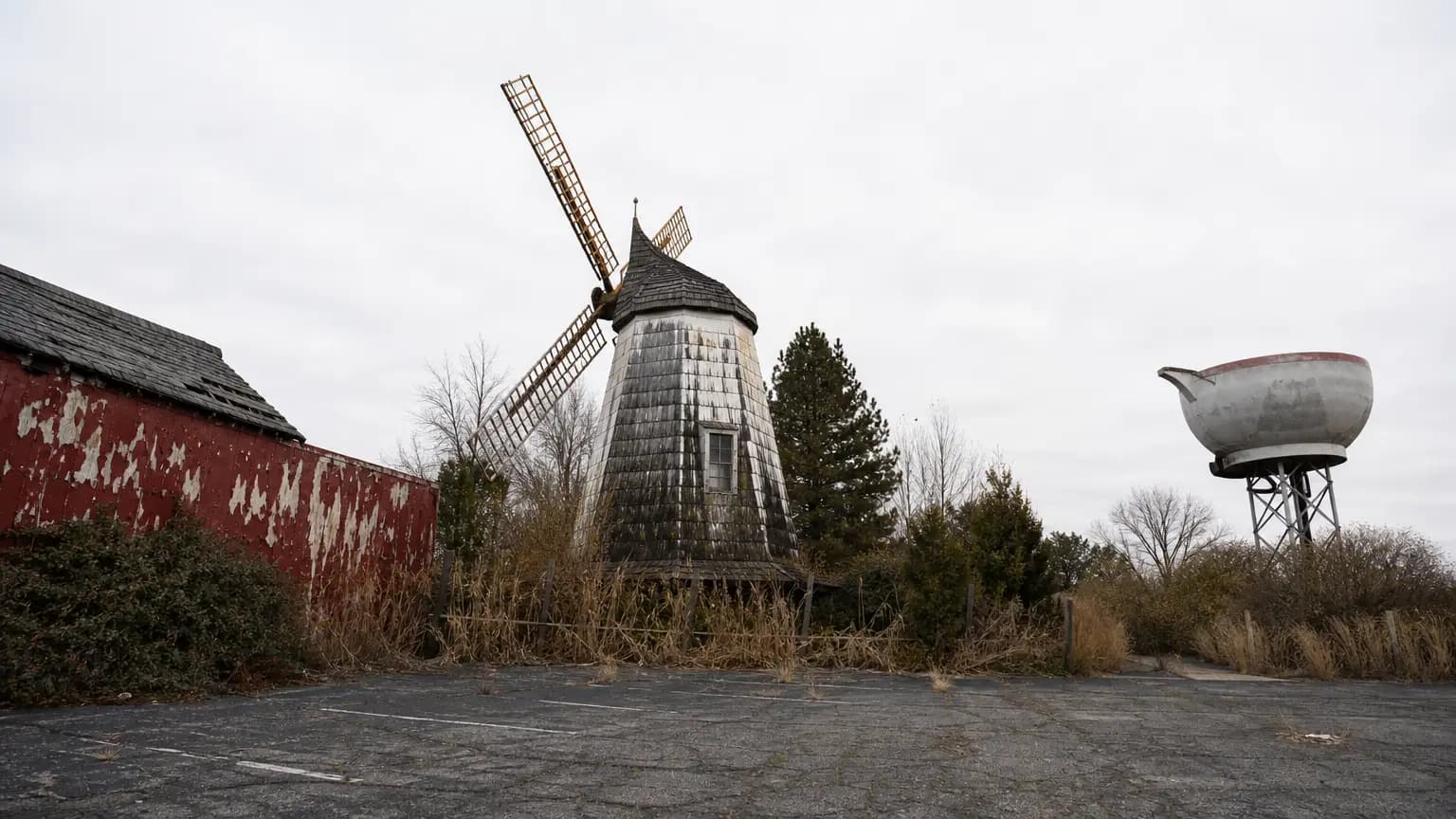 Demolition pending: Pea Soup Andersen’s loses its historic building status as it crumbles