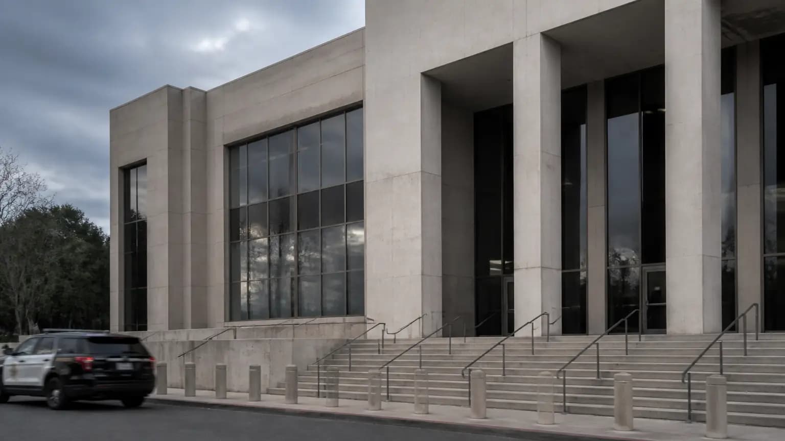 Former LAPD Detective and Convicted Rapist Michael Brambles Pleads Not Guilty to Ventura County Charges for 1994 Kidnapping