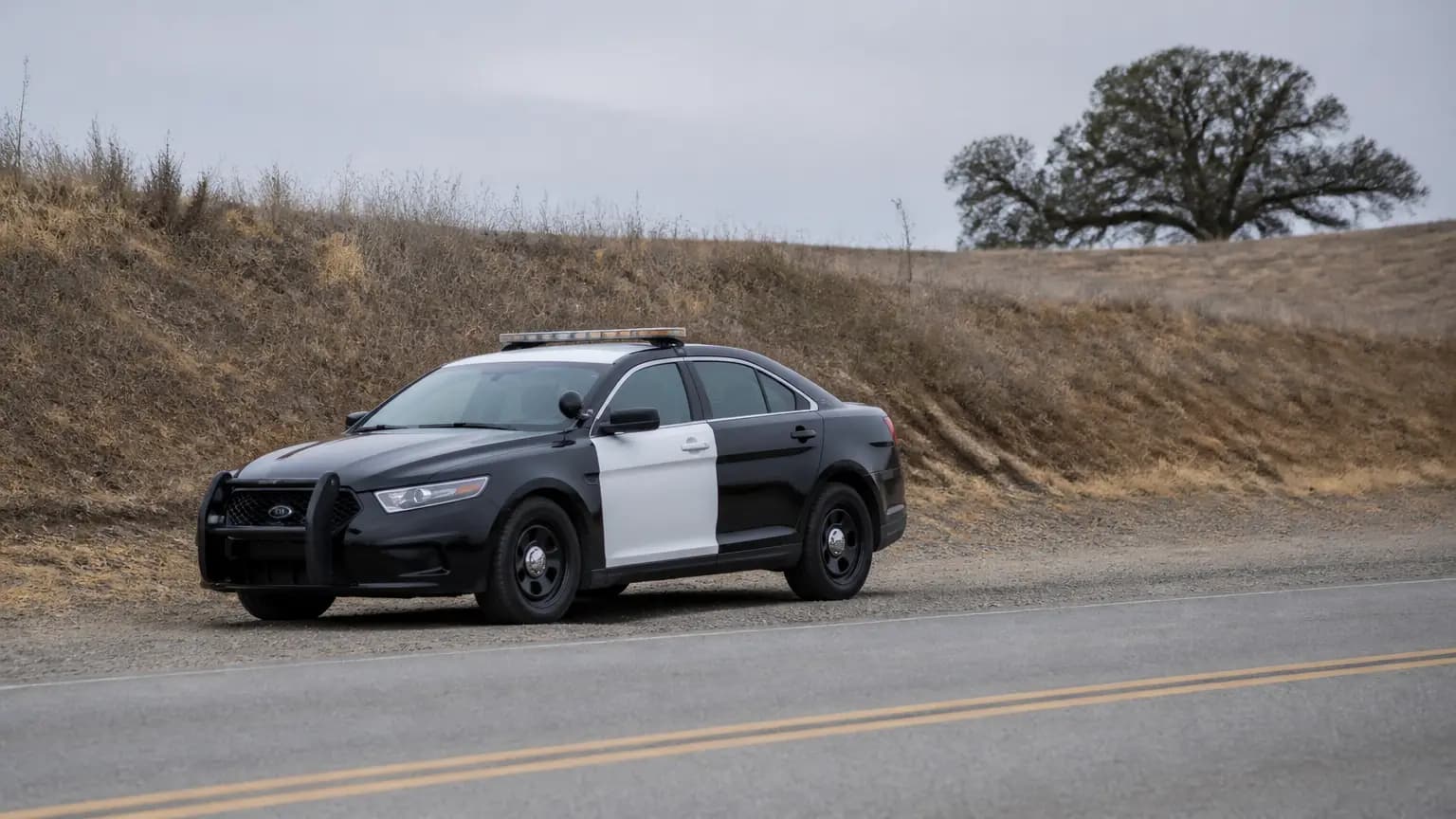Oxnard Driver Dies After Crashing Into Lewis Road Embankment Saturday Afternoon