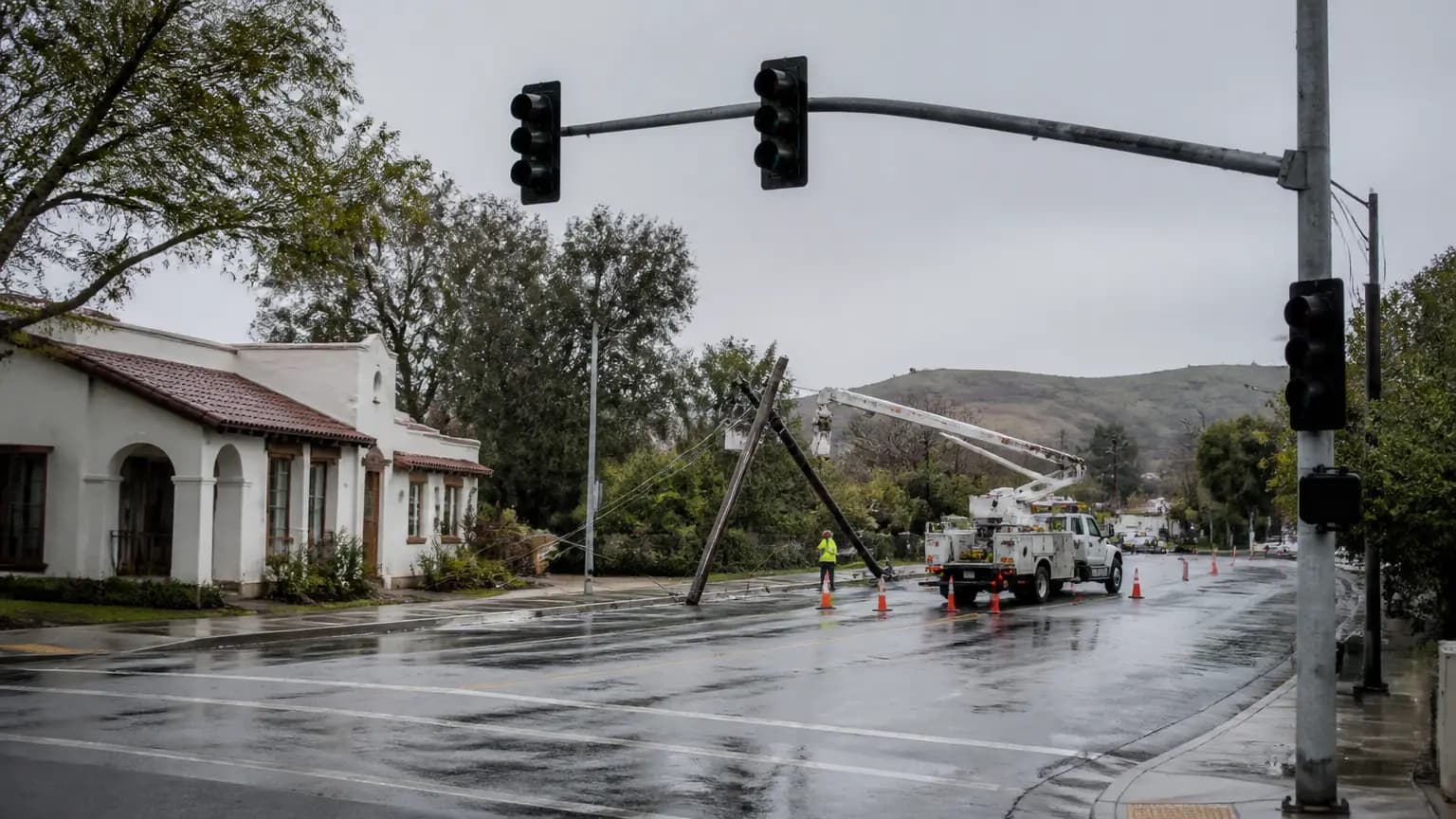 Storm causes power outages, traffic delays in San Luis Obispo County
