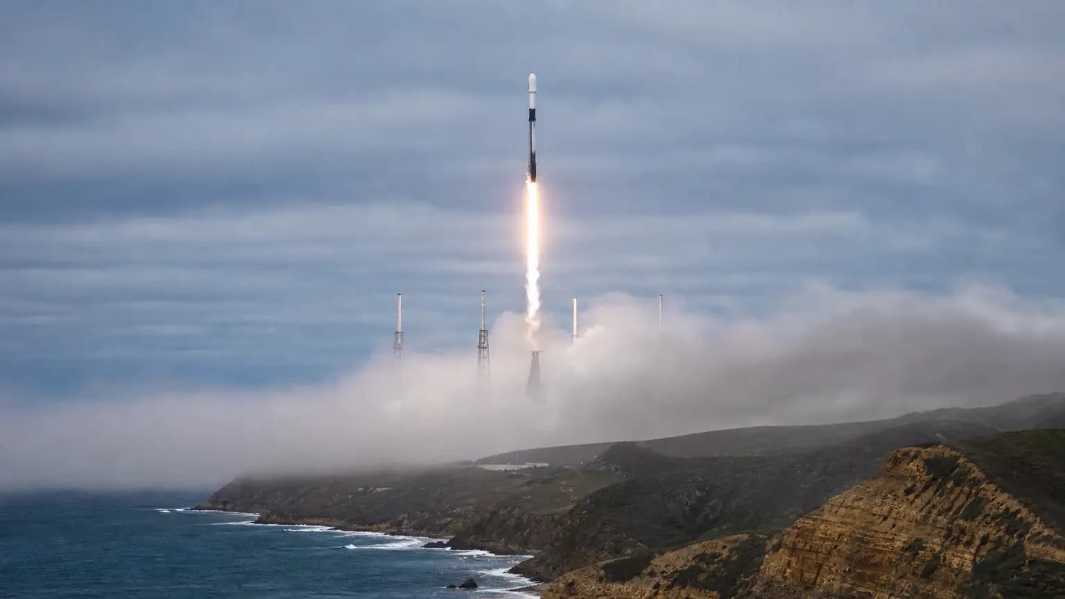 Live coverage: SpaceX to launch 21 communications satellites for the Space Development Agency